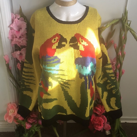 Sweaters - Sweater Parrot Oversized Fun NWT M/L